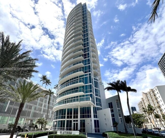 Building Photo - 480 NE 30th St Unit 2206