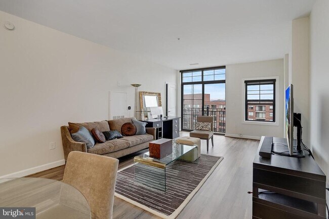 Photo - 1111 25th St NW Unidad 920