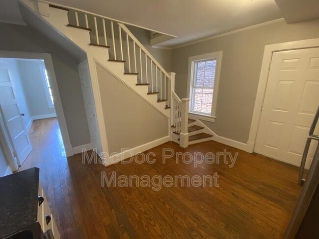 Photo - 806 Caroline St