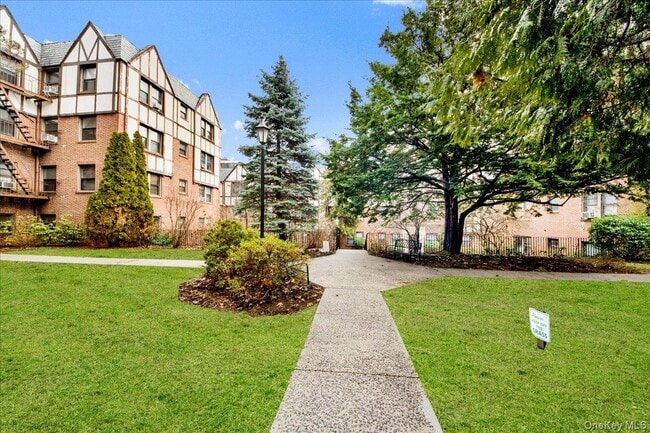 Photo - 7 Greenridge Ave Unit B8