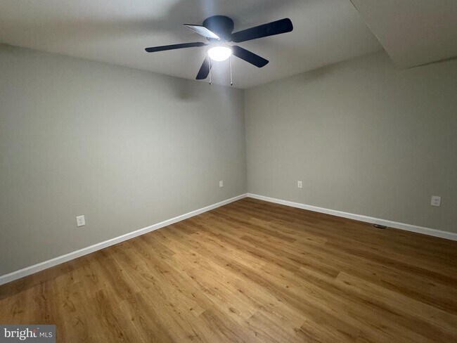 Photo - 29 Newbury Dr