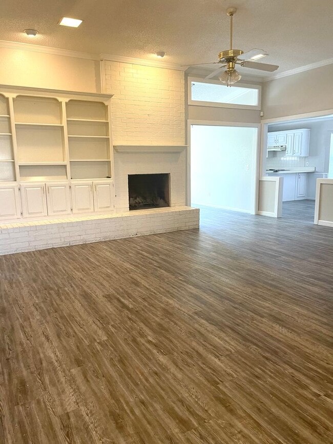 Photo - 3 bed 2 bath 2 car Garage