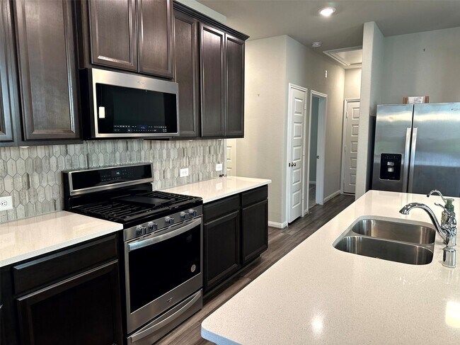 Photo - 7072 Silverleaf Oak St