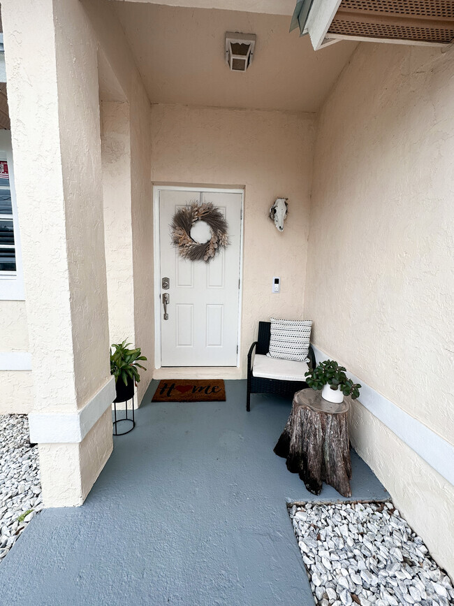 Building Photo - 6856 4th St Rental