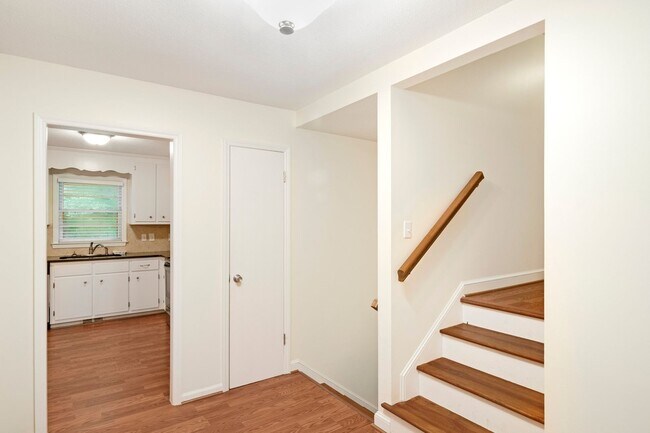 Photo - Spacious 4bd/3ba home with large backyard ...