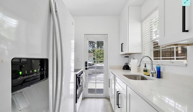 Photo - 1400 NE 4th Ct