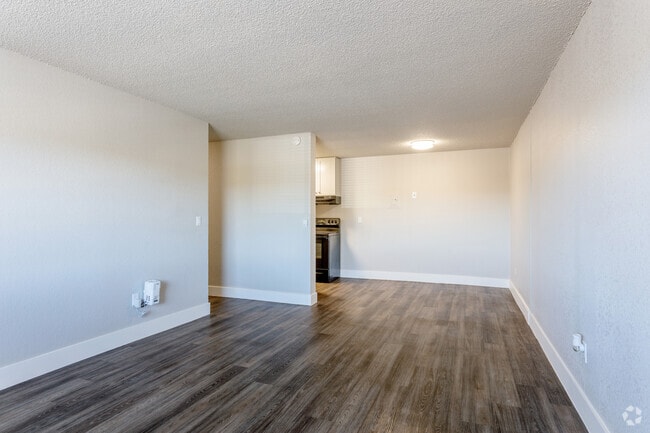 2BR, 1BA - 906SF