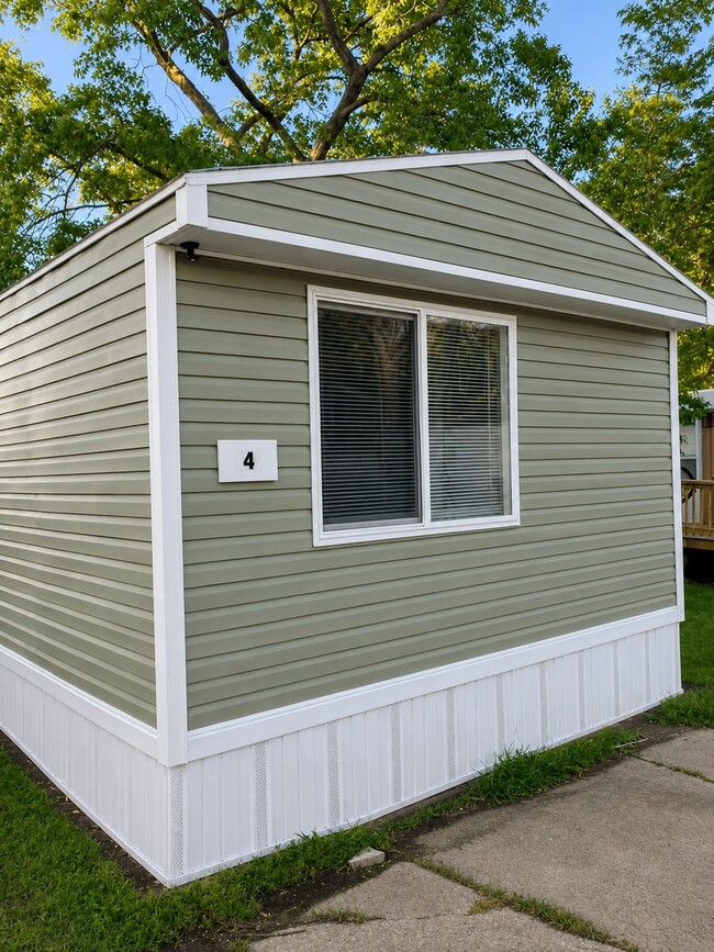 Building Photo - 4 Deerwood Park