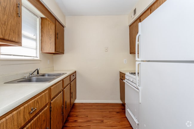 1BR, 1BA - 528 SF - Maple Estates