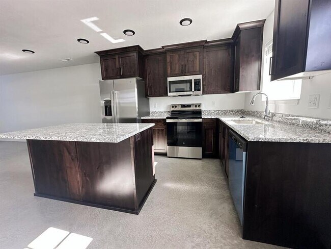 Photo - 1720 E Main St