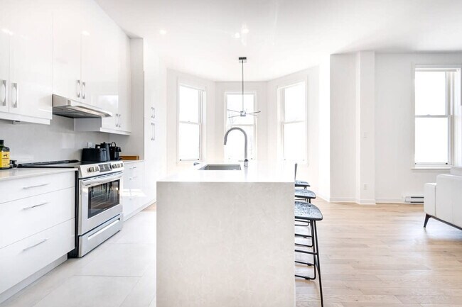 Photo - 4290 Rue Hutchison Unit FL2-ID1254775P