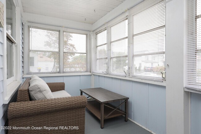 Photo - 1208 Maplewood Rd