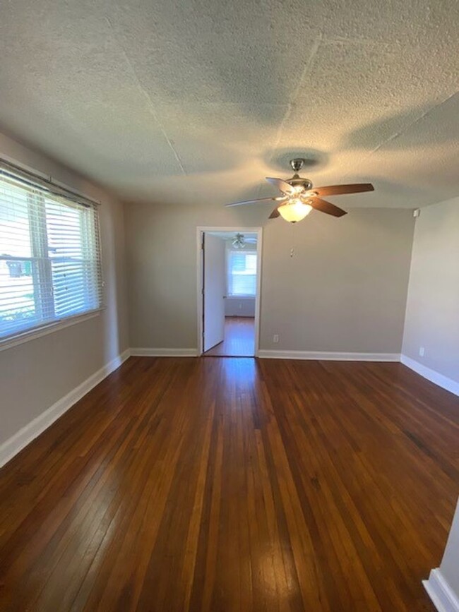 Minutes from Uptown! Updated 3 Bedroom! Rental - House Rental in ...