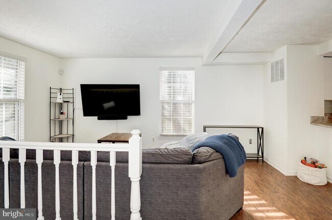 Photo - 1598 Woodcrest Dr