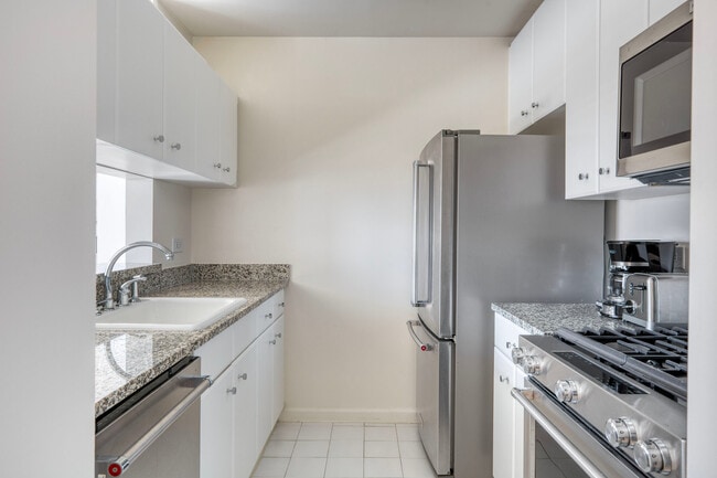 Photo - 255 W 94th St Unidad FL9-ID2155