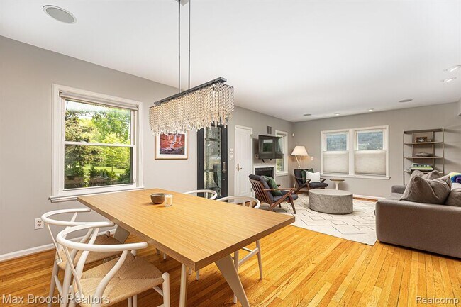 Photo - 328 George St