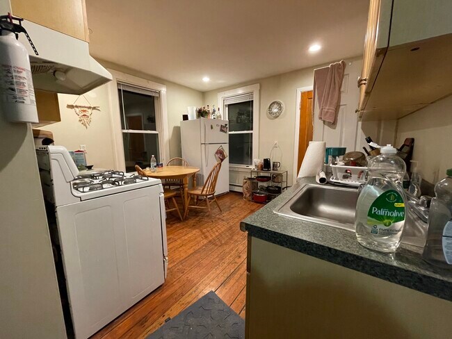 Building Photo - 63 Pleasant St Unit 64-2 Rental