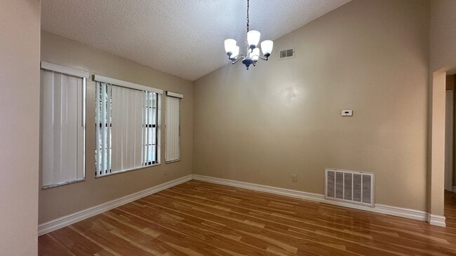 Photo - 487 Carrigan Ave