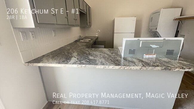 Photo - 206 Ketchum St E Unidad #1