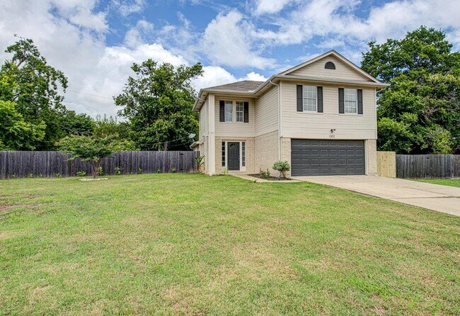 Photo - 1302 Crete Ln
