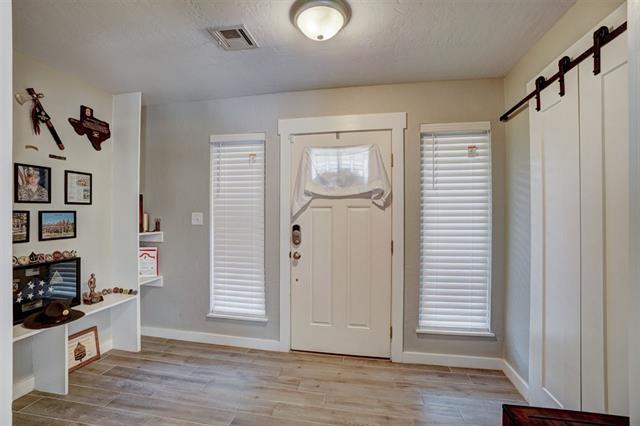 Photo - 905 NE Dove Ln