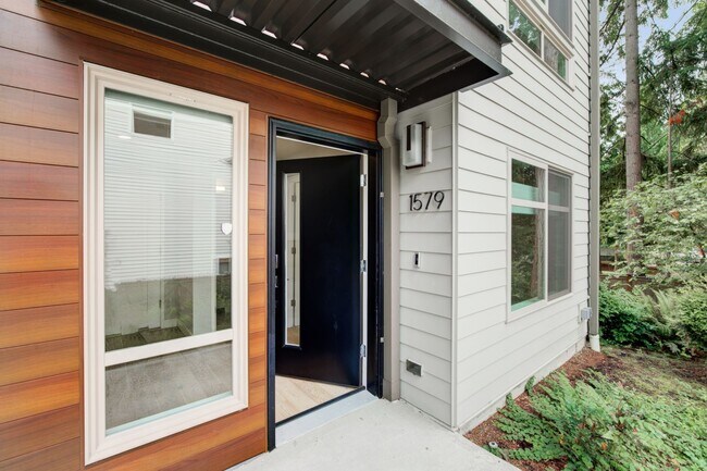 Photo - 4Bd/3Ba Bellevue Townhouse