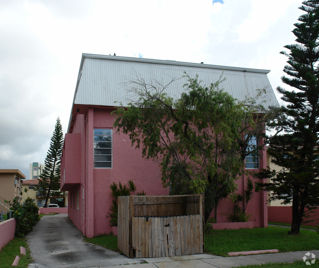 1945 SW 5th St - 1945 SW 5th St Apartments