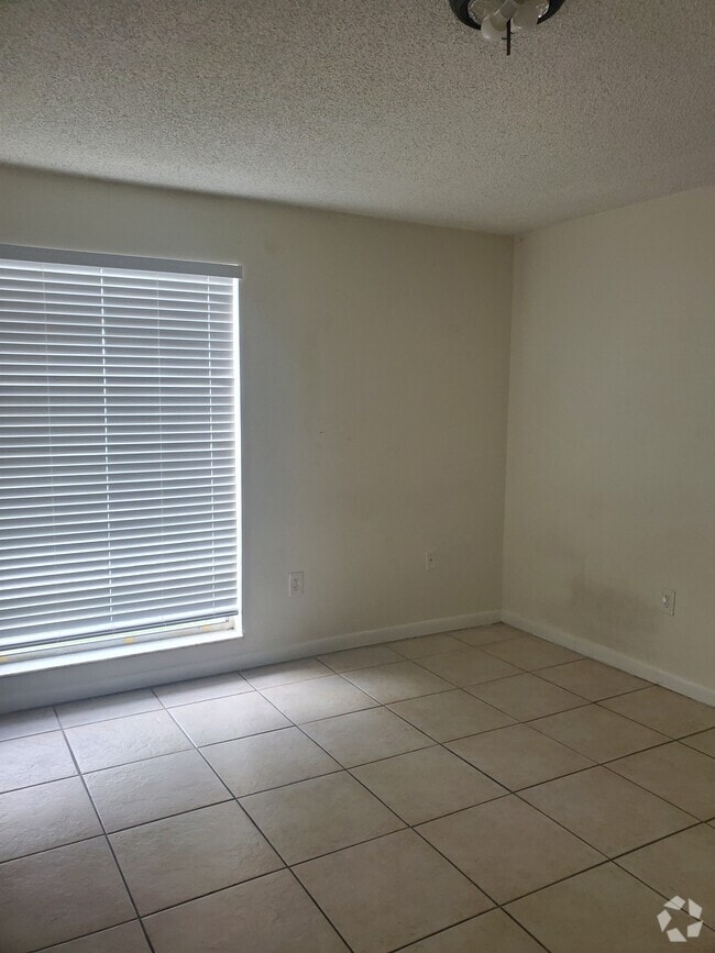 Building Photo - 10810 SW 88th St Rental