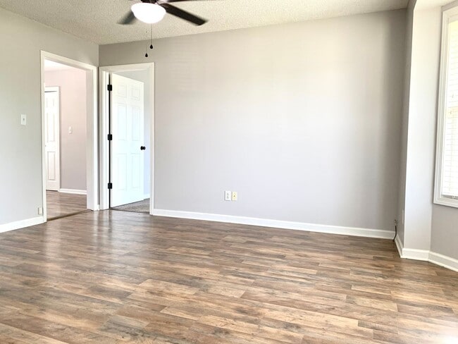 Photo - 1013 Mile High Dr