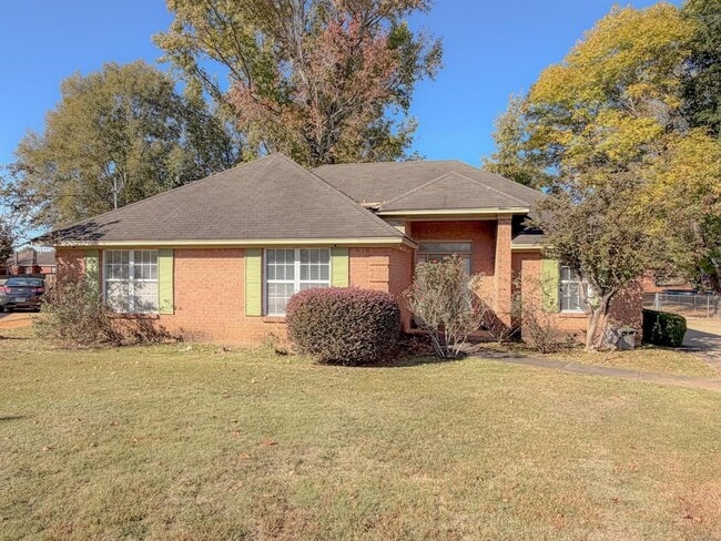 Building Photo - 905 Daisy Ct