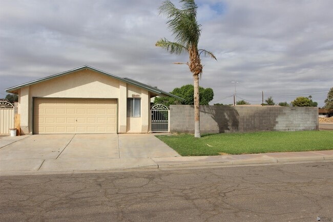 Building Photo - 1600 S 46th Dr