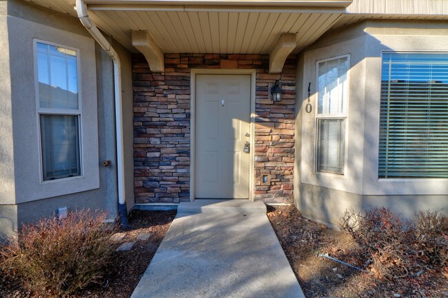 Lehi Townhome In Gray Farm's Community - Lehi Townhome In Gray Farm's Community