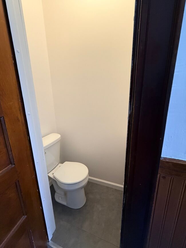 1/2 bath - 510 7th St Unit 510