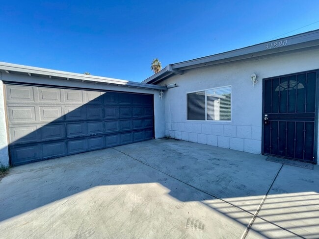 Building Photo - COMING SOON! 1 BEDROOM/1 BATHROOM Condo in Cathedral City! Unit A