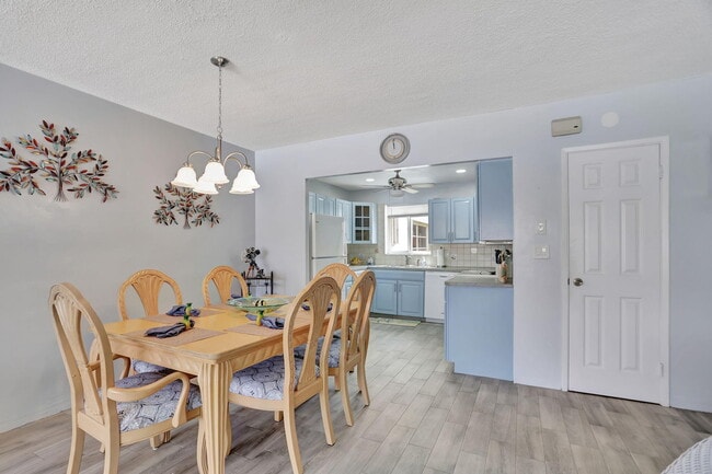 Photo - 999 N Riverside Dr Unit 3