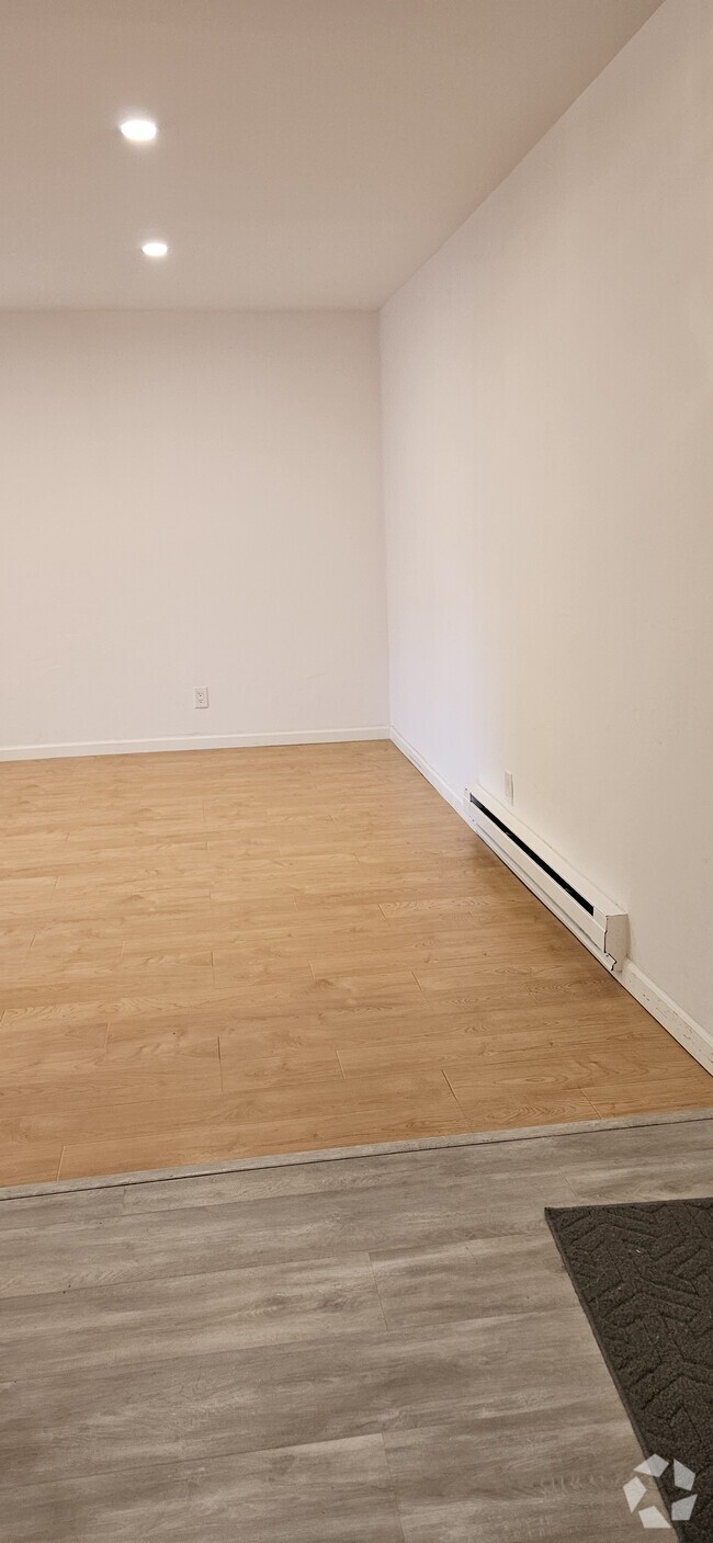 Building Photo - 7110 Rainbow Dr Unit 4 Rental