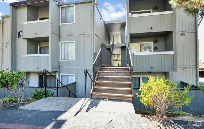 Building Photo - 1333 N Camino Alto Rental