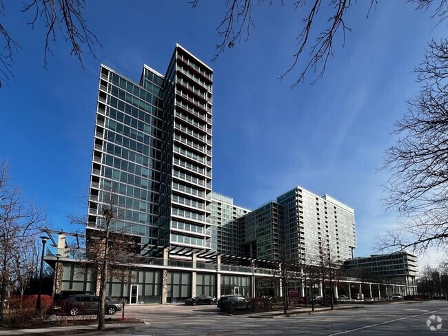 Building Photo - 9655 Woods Dr Unit 406 Rental