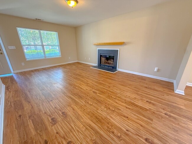 Photo - 3 Bedroom 2.5 Bath Single Family Home with Fenced Backyard!
