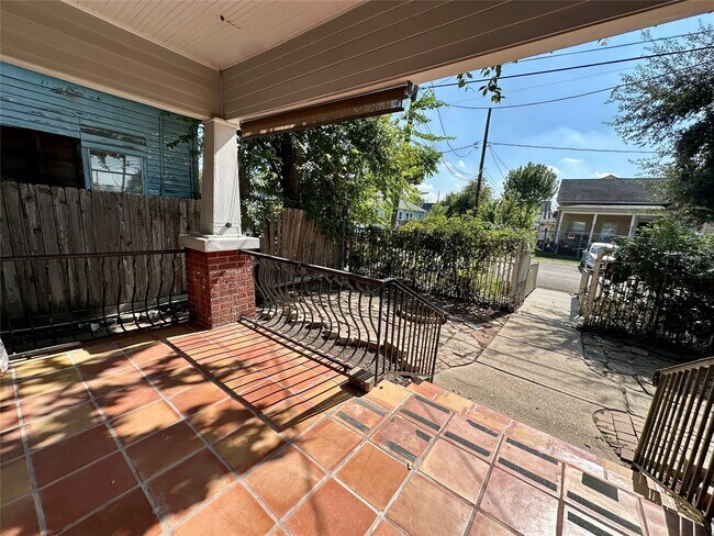 Photo - 405 James St