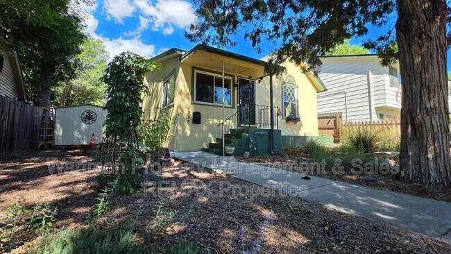 Photo - 218 N Chestnut St