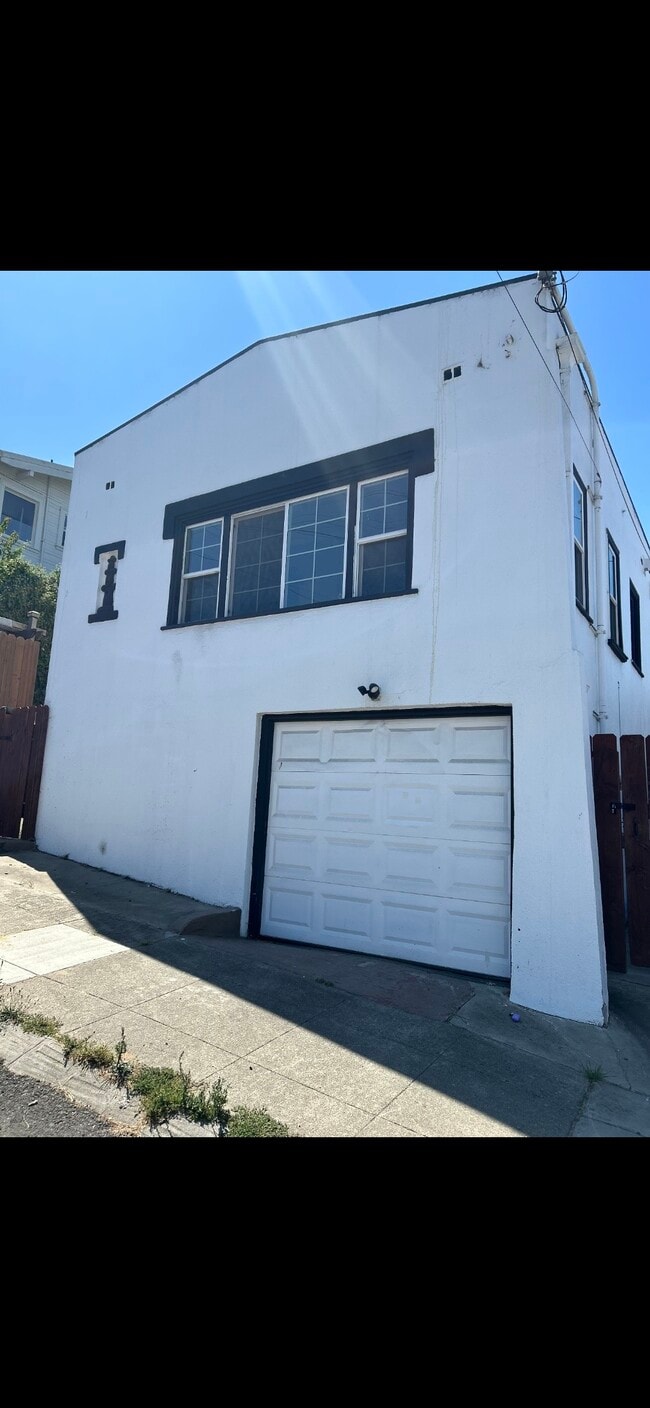 Building Photo - 1409 E 24th St Rental