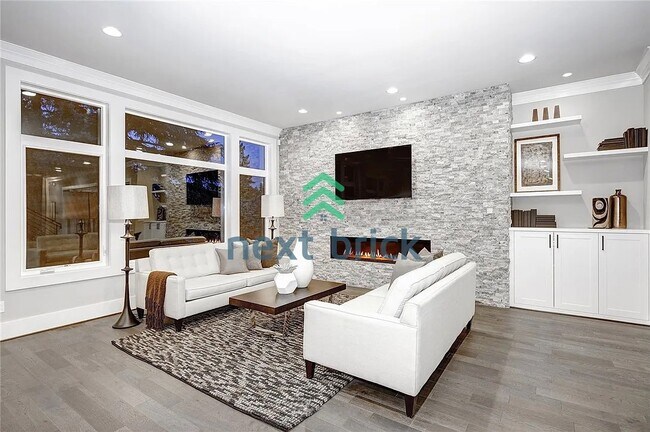 Photo - Luxurious 5-Bed, 5-Bath Oasis in Bellevue's Prime Location!