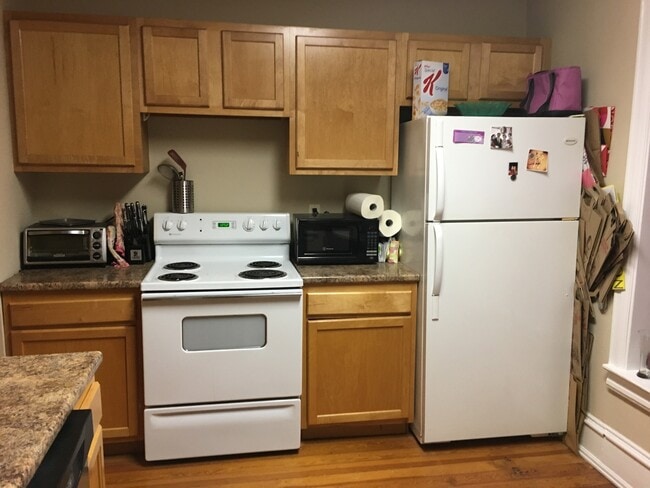 Building Photo - 813 Greenwood Ave Unit 2nd Floor