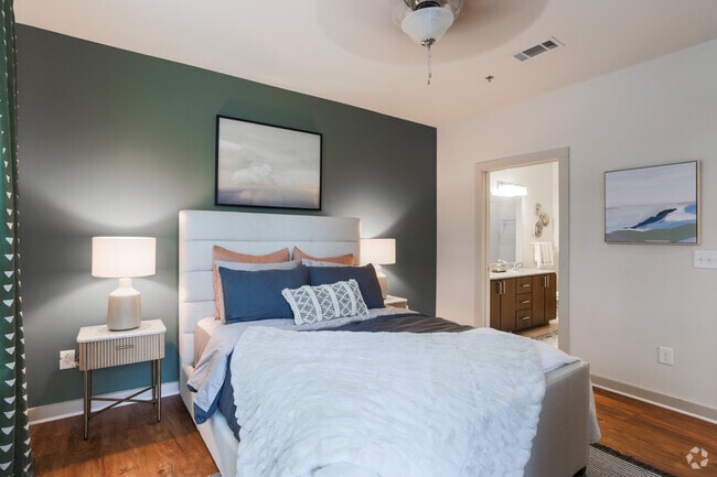 2BR, 2BA - 1,350 SF