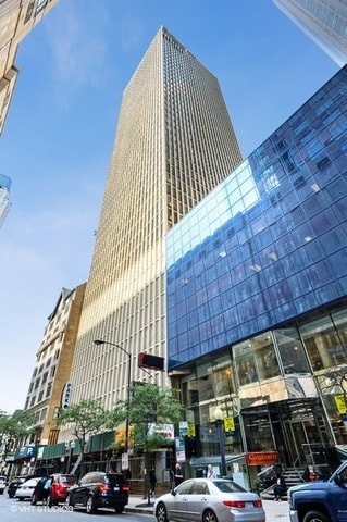Building Photo - 100 E Walton St Unit 26G Rental