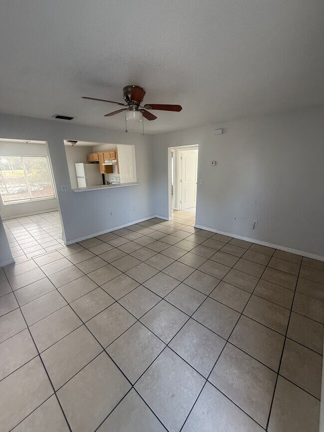 Photo - 1527 Schoolhouse St