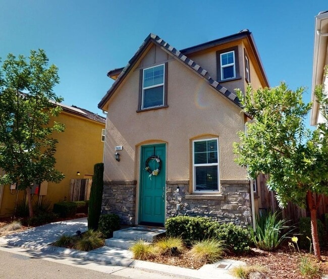 Photo - Clovis Loma Vista  3 Bedroom/2.5 Bath Home For Lease