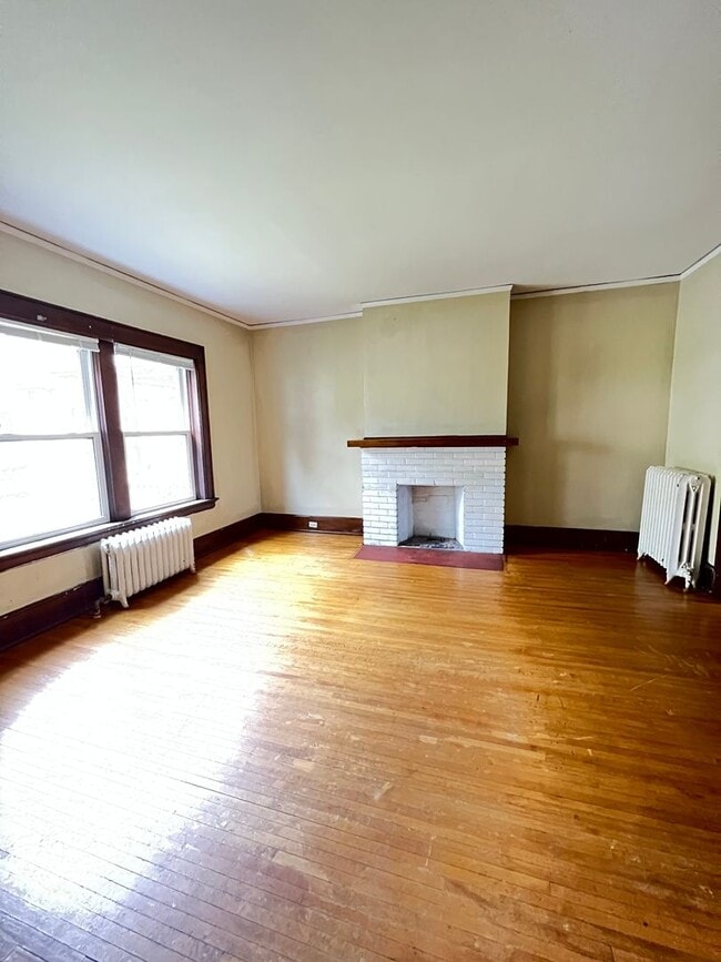 Photo - AVAILABLE JUNE - 4 Bed 1 Bath Townhome