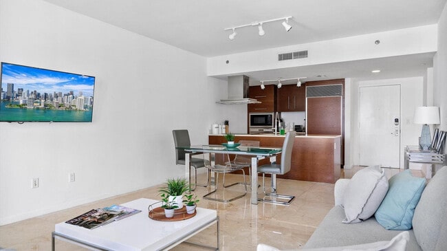 Photo - 475 Brickell Ave Unidad FL32-ID1049811P